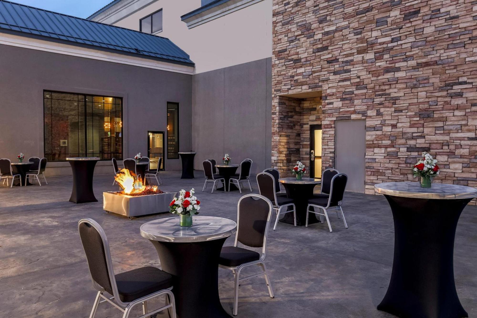 Four Points Bentonville Exterior photo